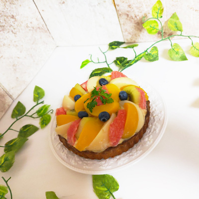 このフルーツタルトの写真は滋賀県近江八幡市のお菓子教室ケーキ教室SweetKitchenの写真です。